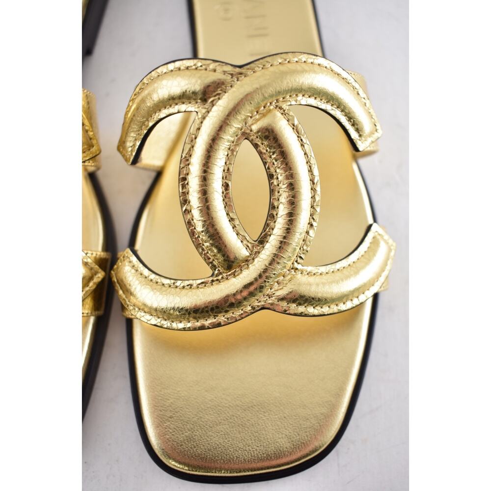 Chanel 26S Golden Gold Cracked Leather XL CC Logo Mules Slides Flat Sandals 38.5 - Picture 12 of 16